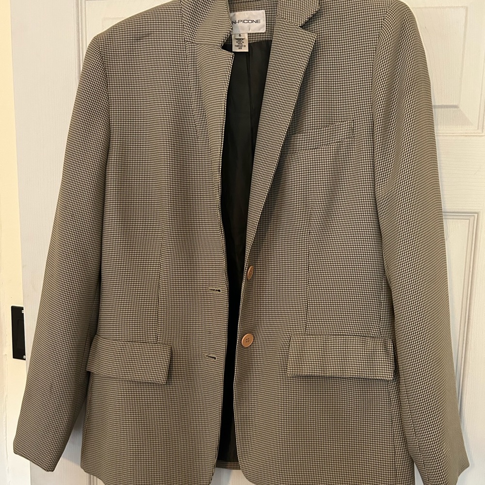 Beige button up blazer